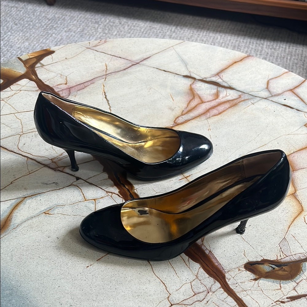 👠 Coach Black Patent Leather Pumps ✨ Timeless Elegance - Picture 3 of 9